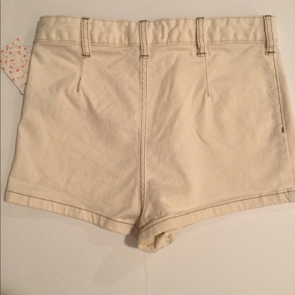 NWT sz 31&30 Free People Bridgette shorts, ecru - Picture 3 of 7